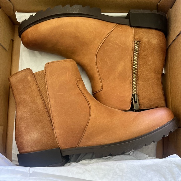 Sorel Tan Ankle Boots - Picture 5 of 9